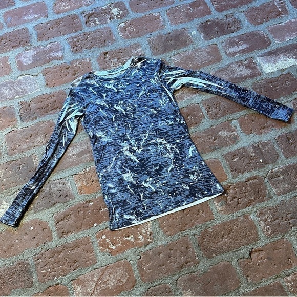 elvis laskin Tops - Elvis Laskin abstract long sleeved black, white & gray size small top